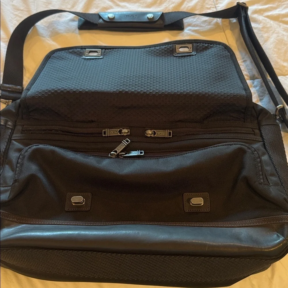 Tumi black computer bag. Like new.